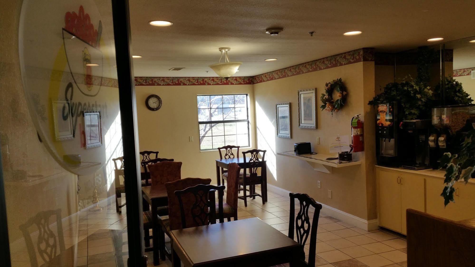 Super 8 By Wyndham Pine Bluff Exterior foto